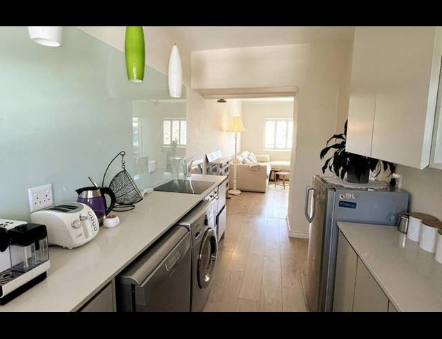 2 BEDROOM PROPERTY TO RENT IN VREDEHOEK